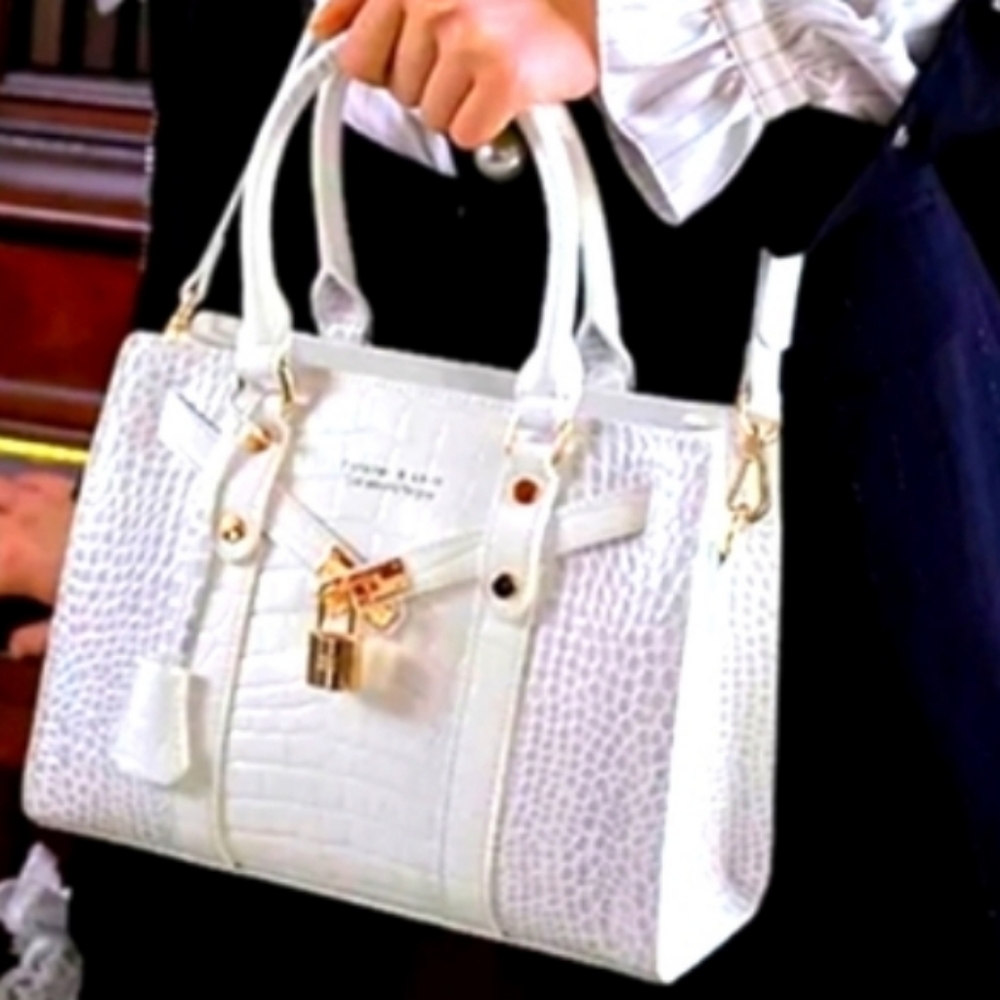 ♥️Susan.NWT Crocodile embossed leather crossbody Bag - Picture 2 of 6